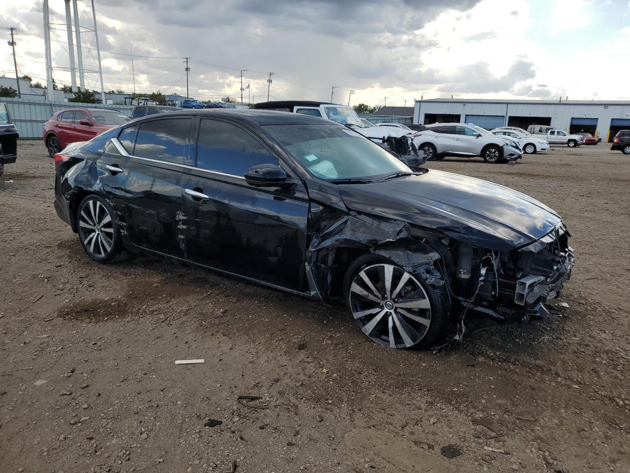 2020 Niss Altima Platinum - Image 4