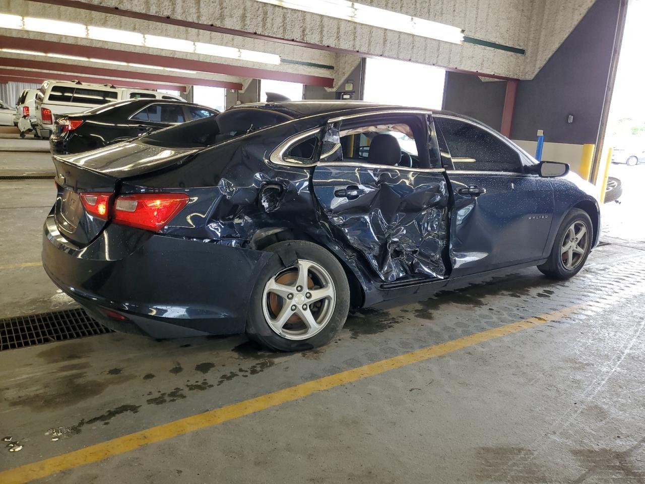 2017 Chevrolet Malibu Ls - Фото 3