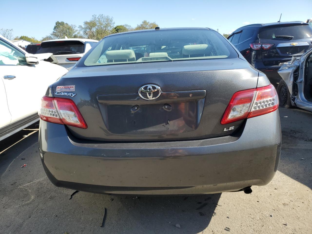 2010 Toyota Camry Base - Фото 6