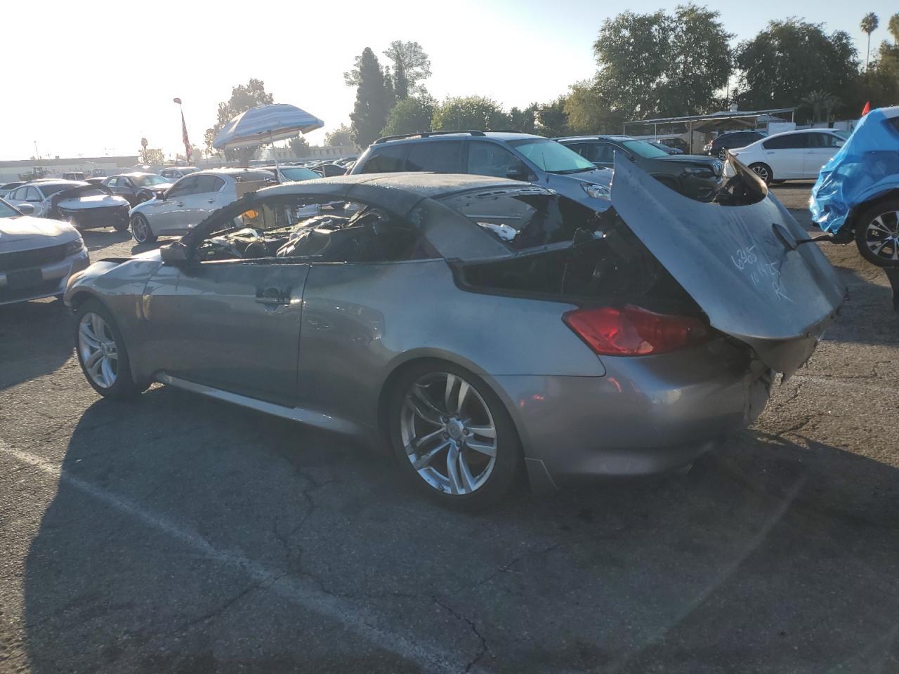 2009 Infiniti G37 Base - Image 2