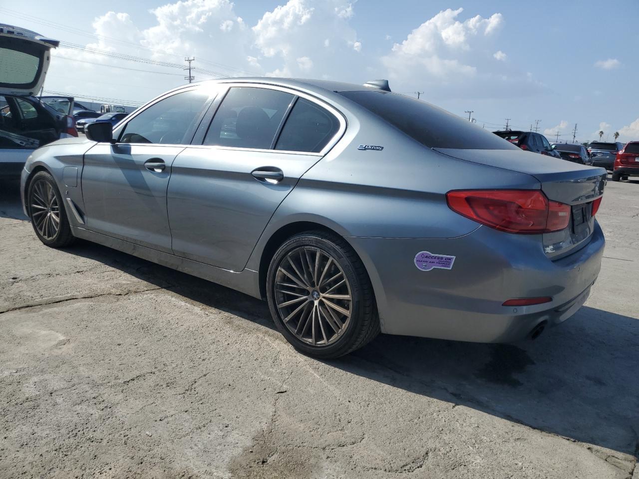 2019 BMW 530E - Image 2