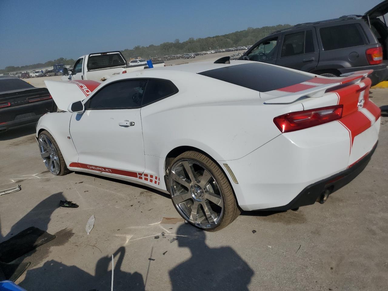 2017 Chevrolet Camaro Lt - Image 2