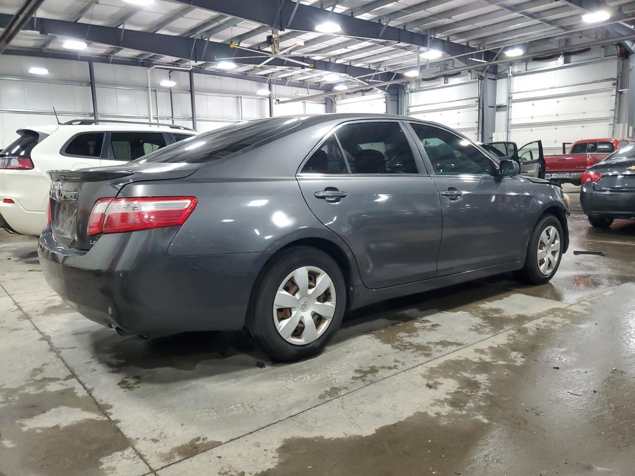 2009 Toyota Camry Le - Image 3