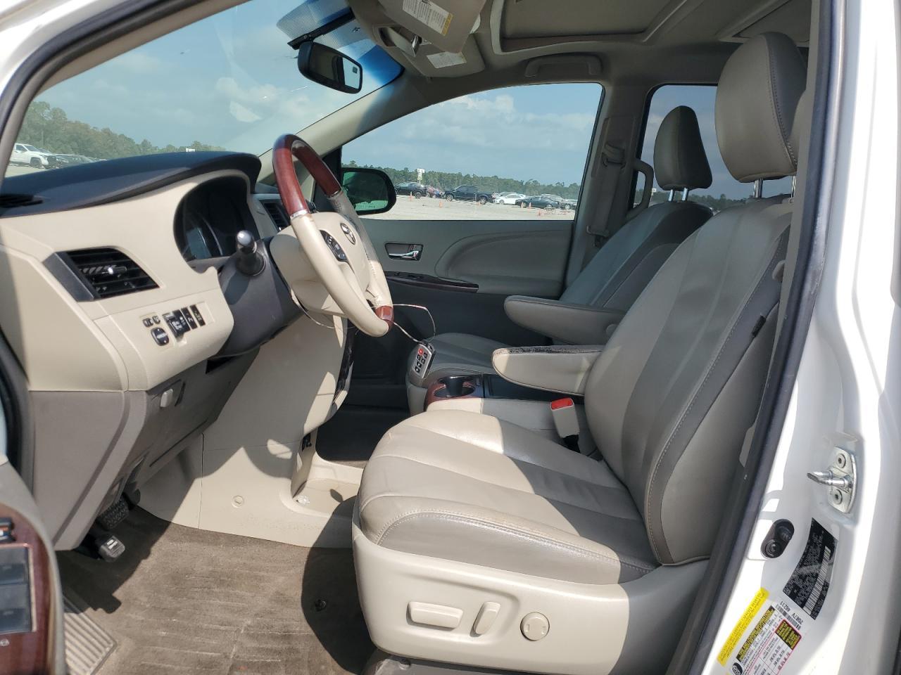 2013 Toyota Sienna Limited 7-Passenger - Фото 7