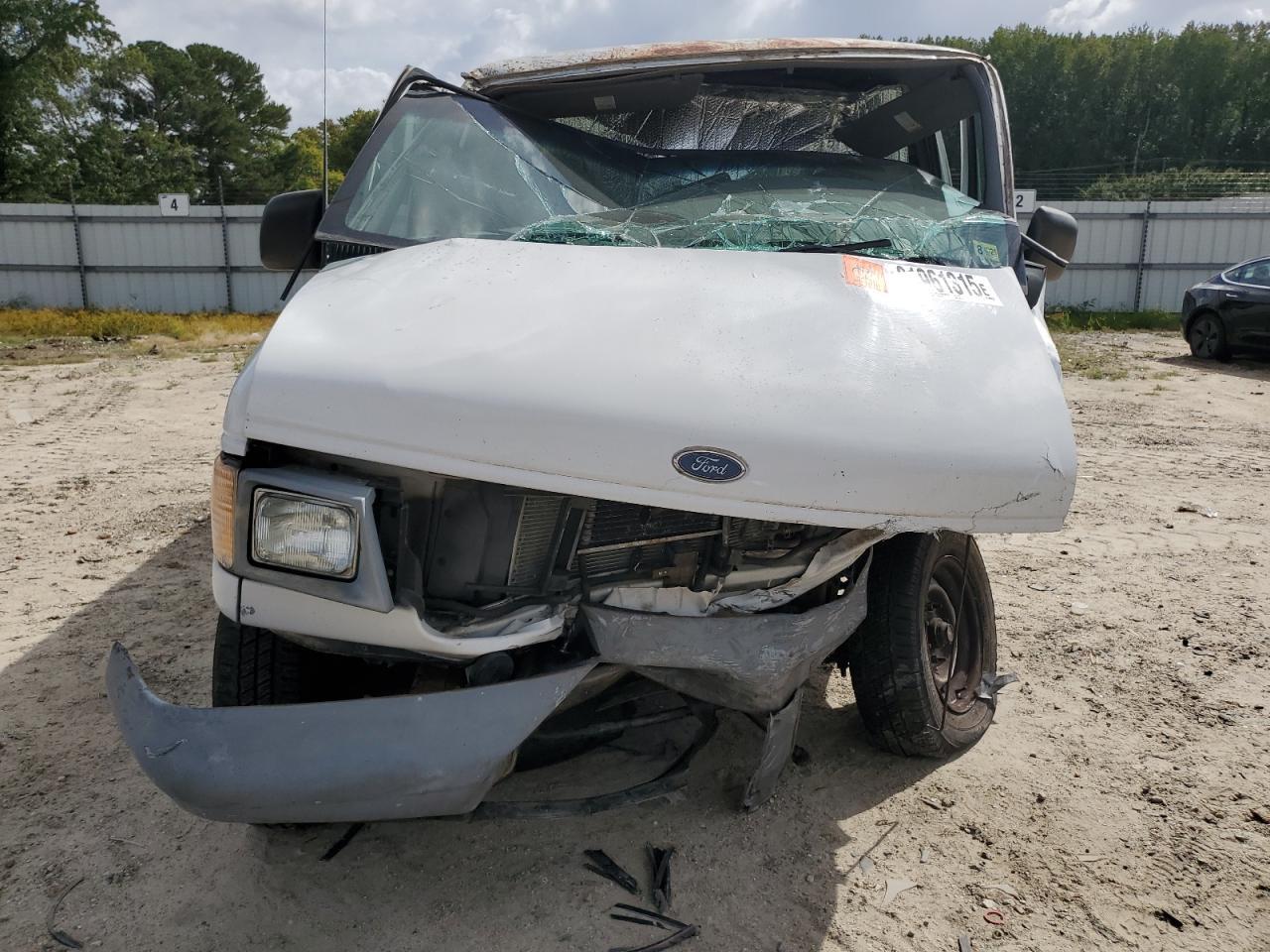 2001 Ford Econoline E250 Van - Фото 5