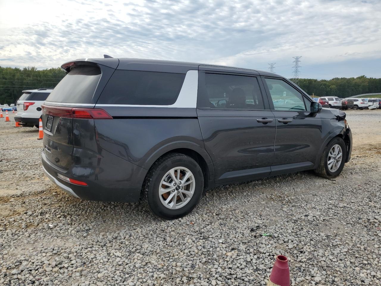 2024 Kia Carnival Lx - Image 3