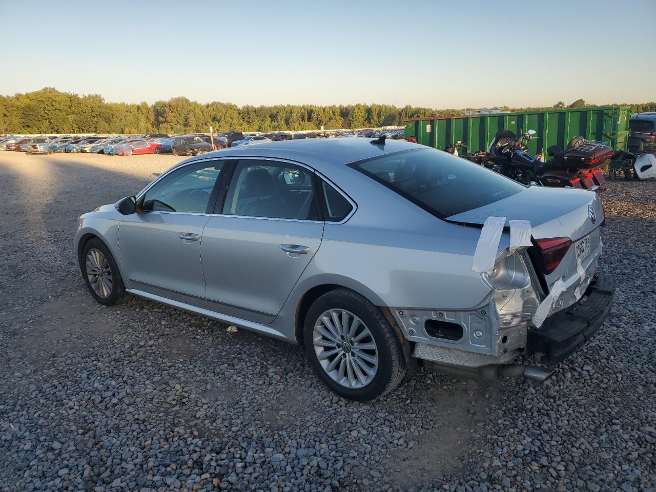 2017 Volkswagen Passat Se - Фото 2