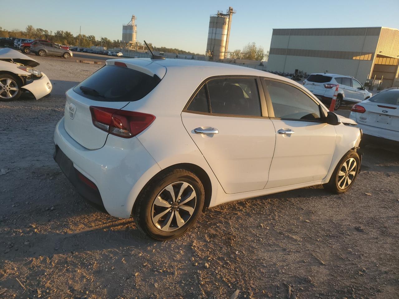2023 Kia Rio S - Фото 3