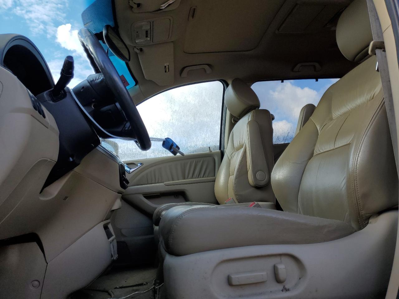 2010 Honda Odyssey Touring - Image 7