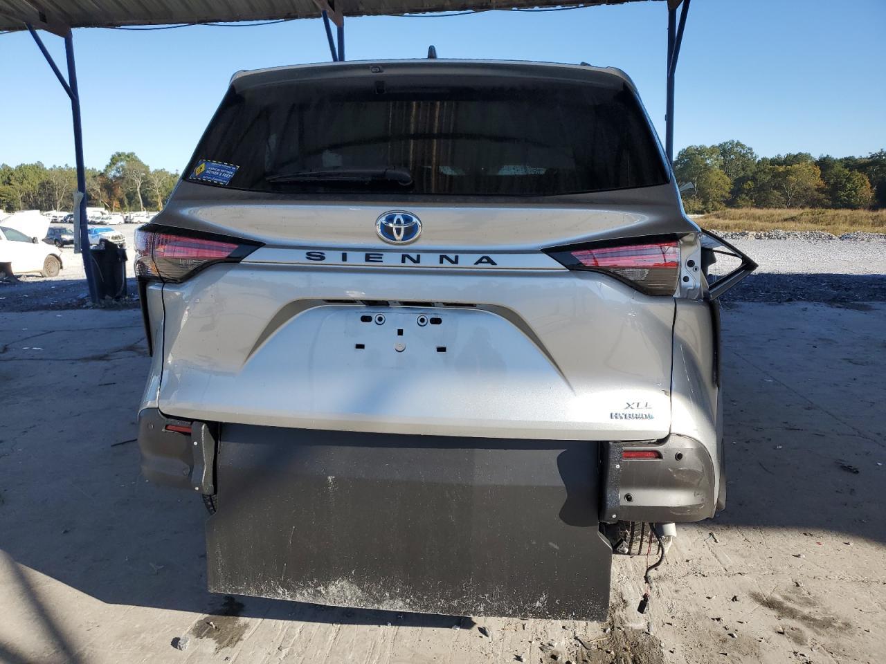 2021 Toyota Sienna Xle - Image 6