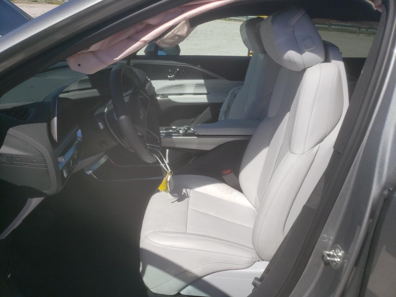 2025 Cadillac Lyriq Luxury - Image 7