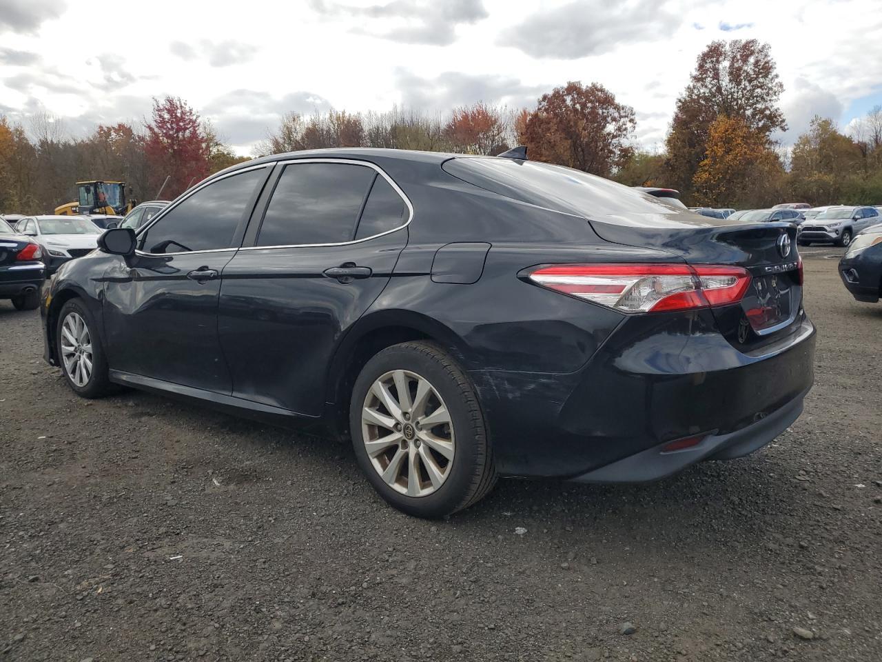 2019 Toyota Camry L - Фото 2