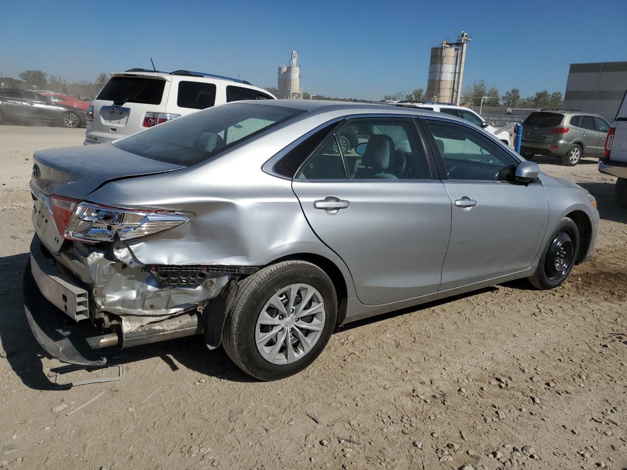 2015 Toyota Camry Le - Фото 3