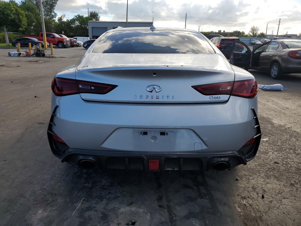 2018 Infiniti Q60 Luxe 300 - Фото 6