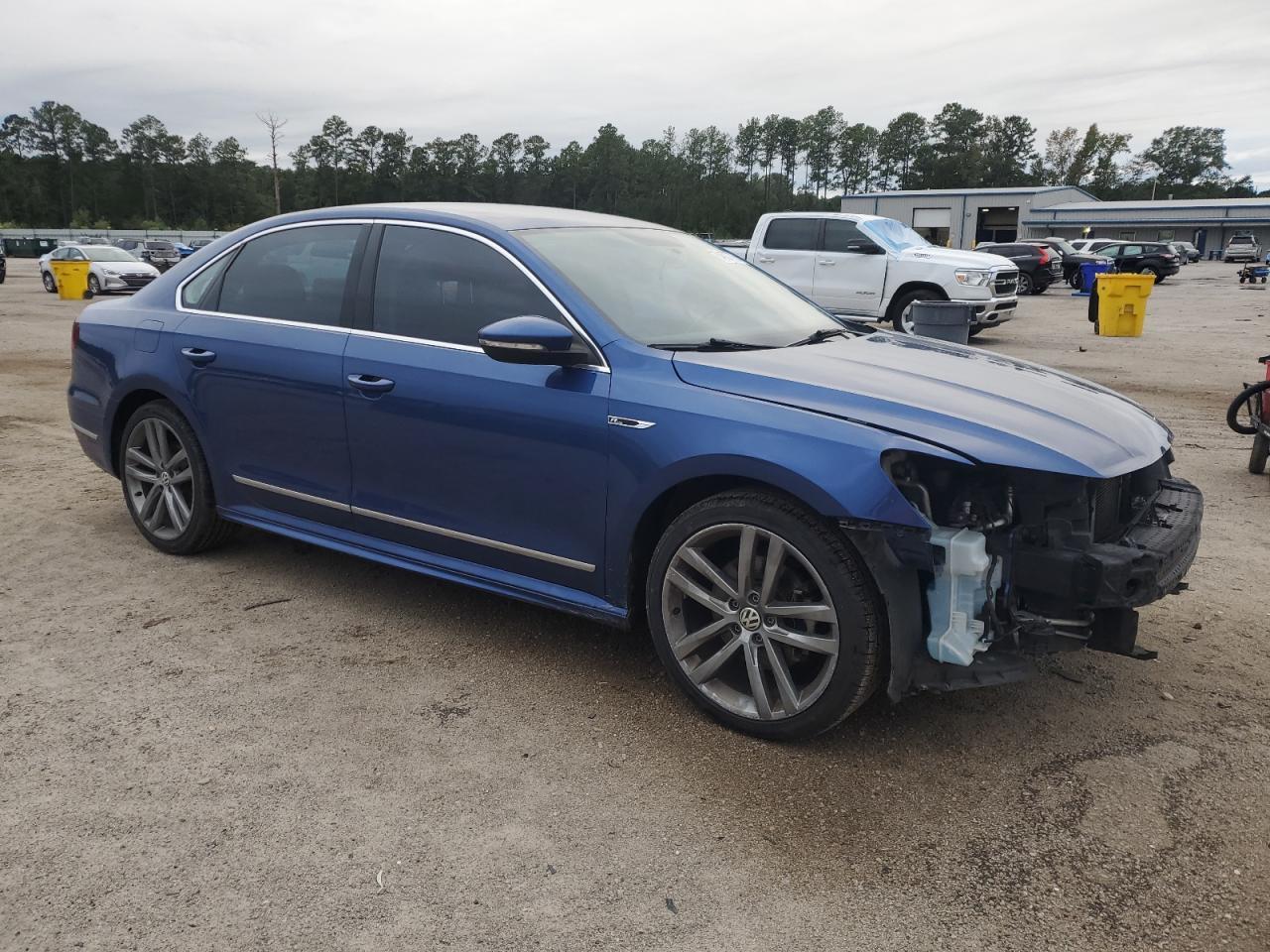 2017 Volkswagen Passat R-Line - Фото 4