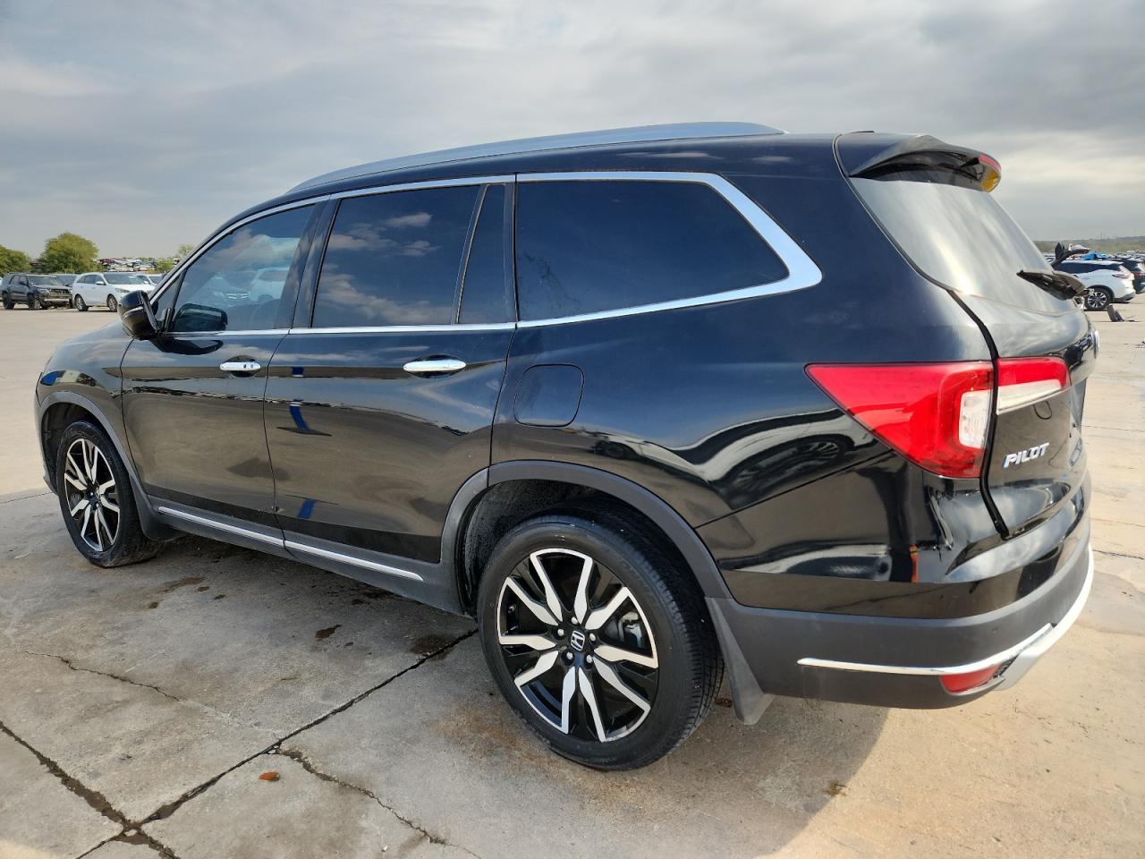 2019 Honda Pilot Touring Awd 8-Pass - Фото 2