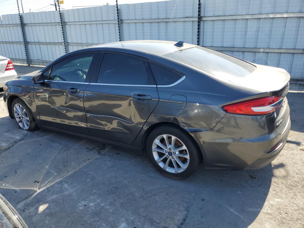 2020 Ford Fusion Se - Image 2
