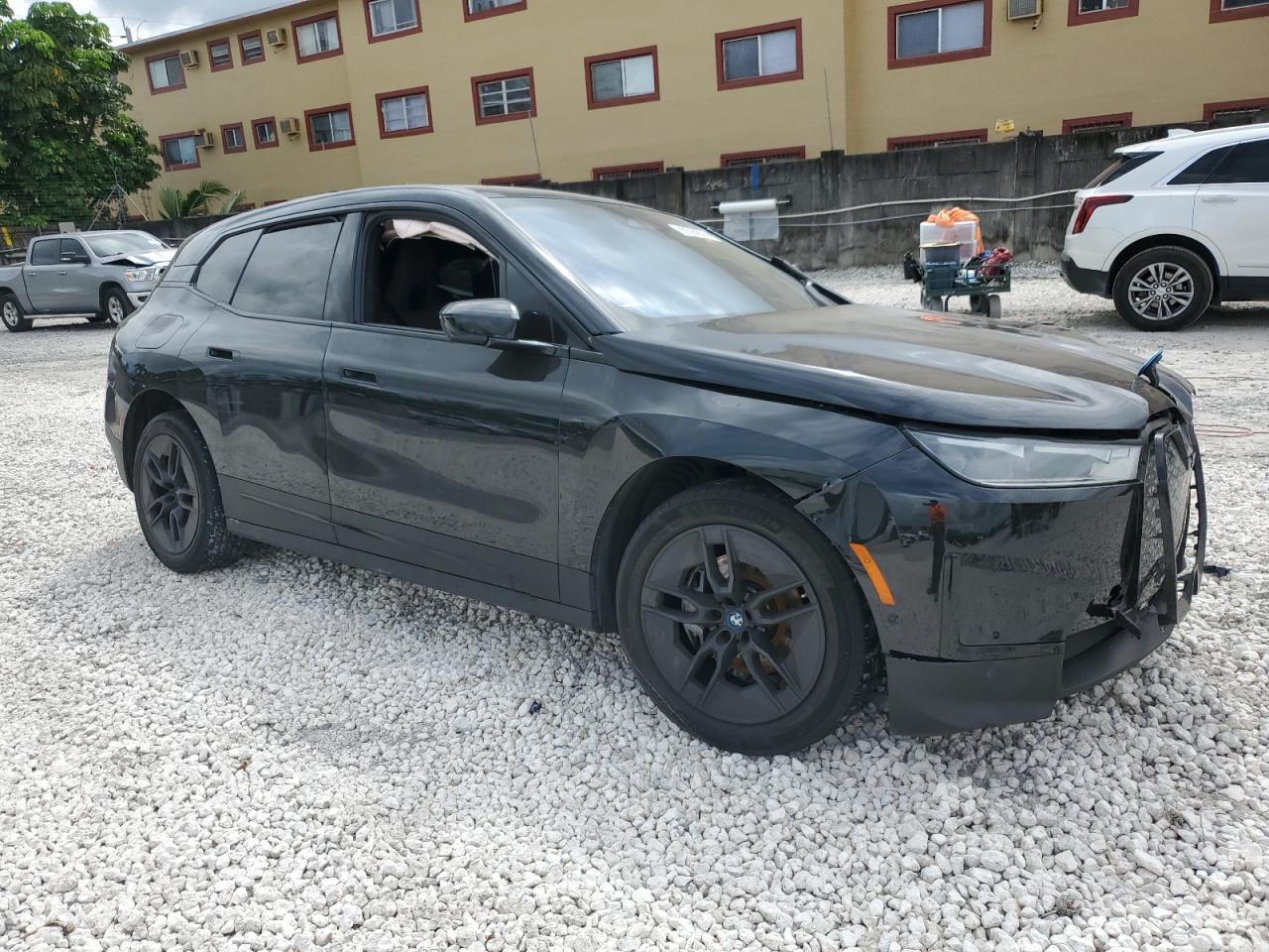 2024 BMW Ix xDrive50 - Image 4