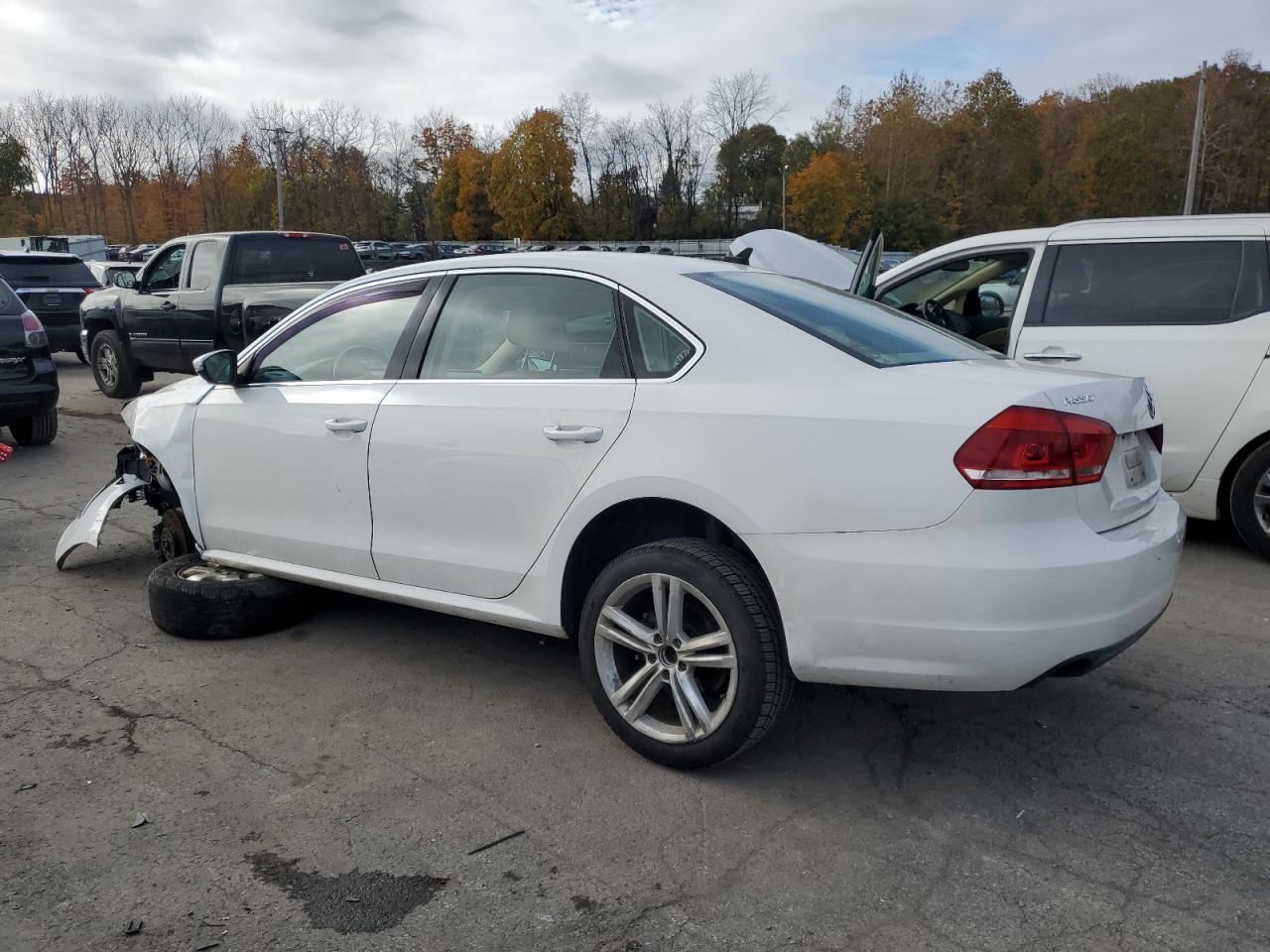 2012 Volkswagen Passat Se - Image 2