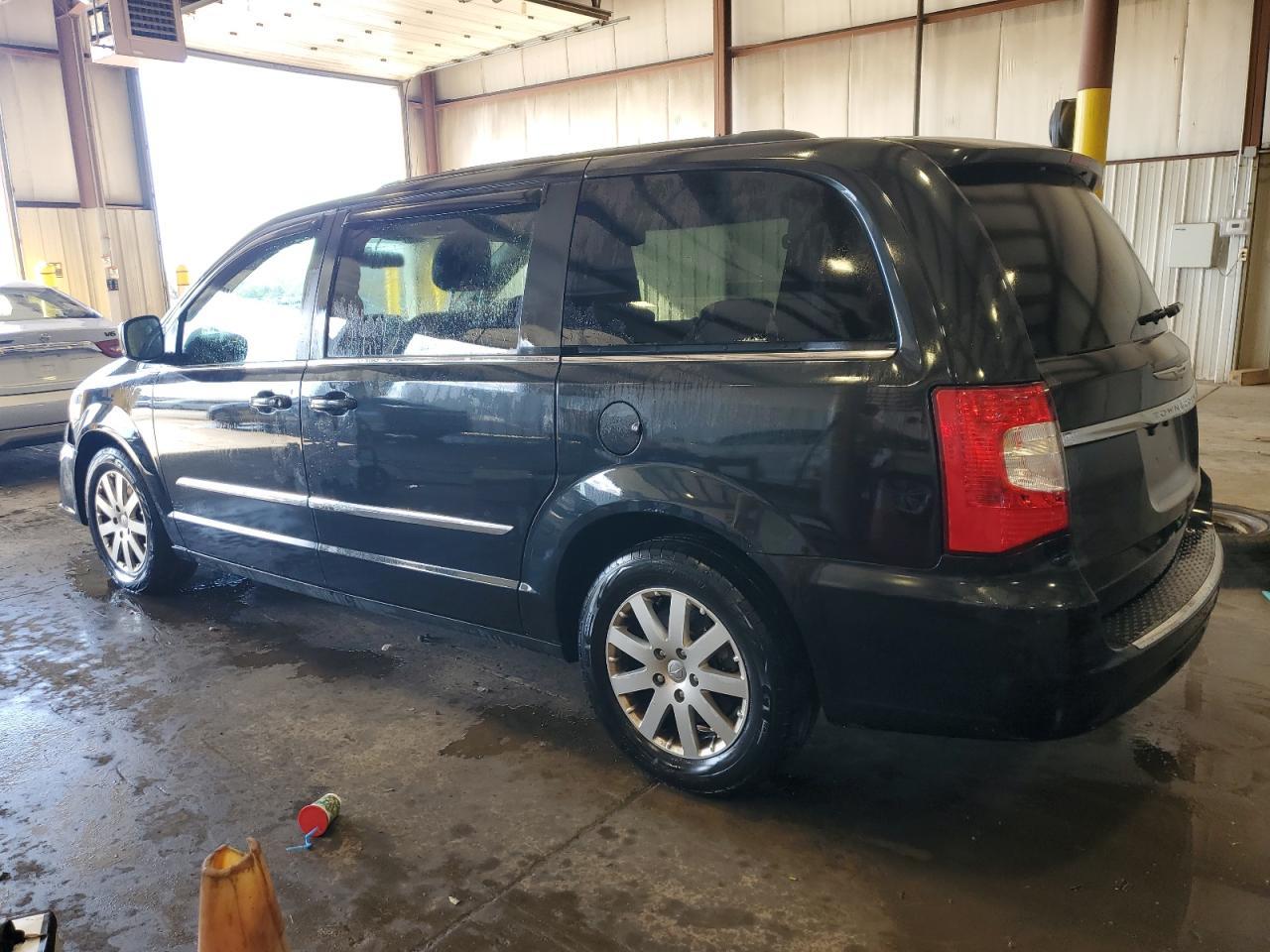 2015 Chrysler Town & Country Touring - Фото 2