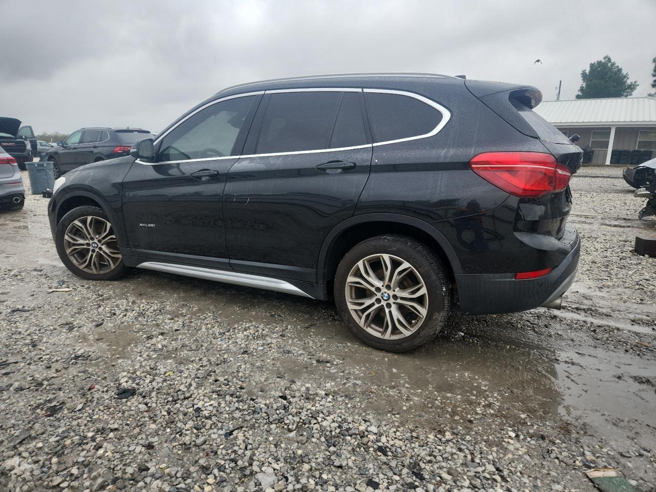 2017 BMW X1 xDrive28I - Фото 2