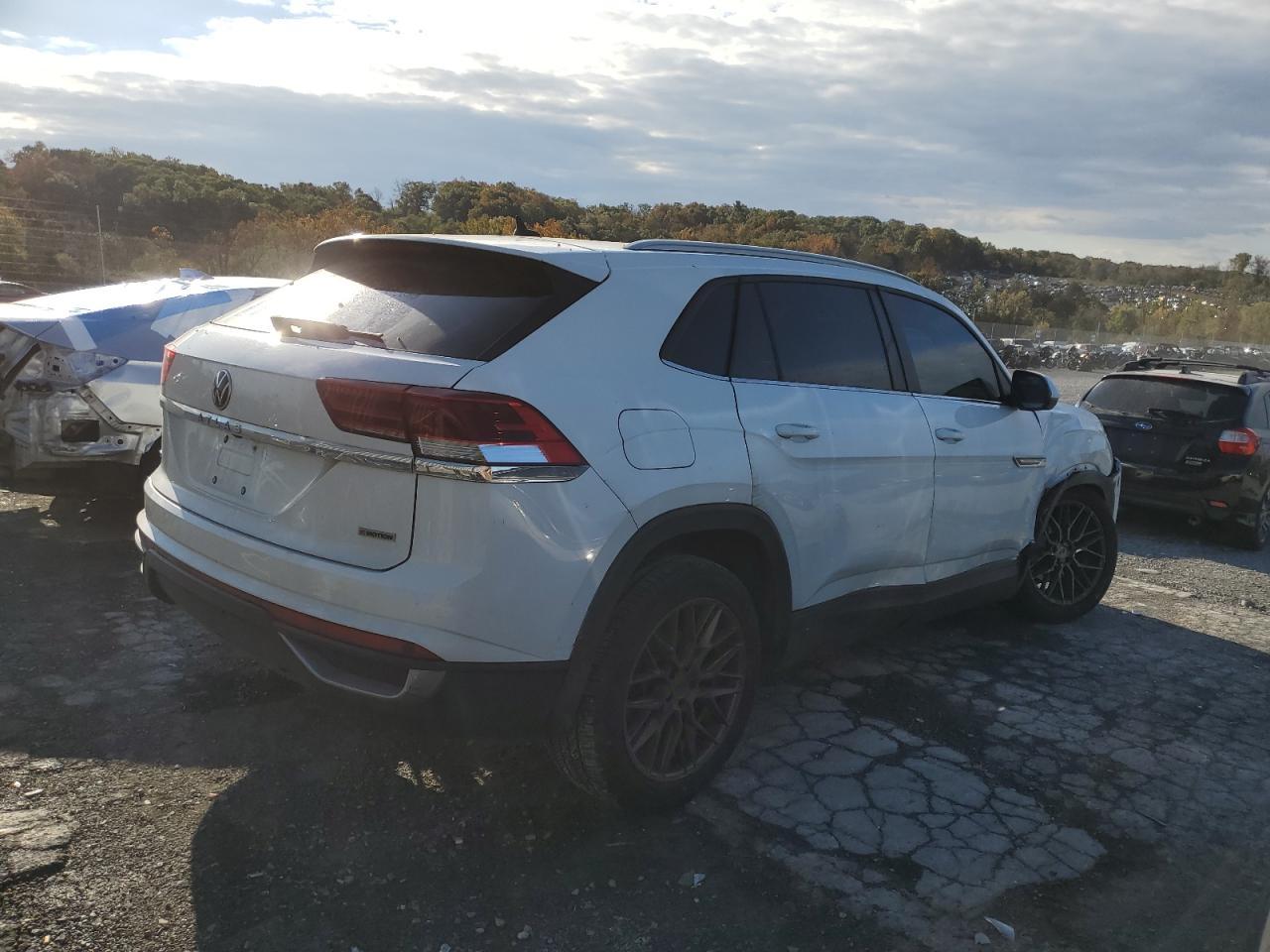 2020 Volkswagen Atlas Cross Sport Se - Image 3