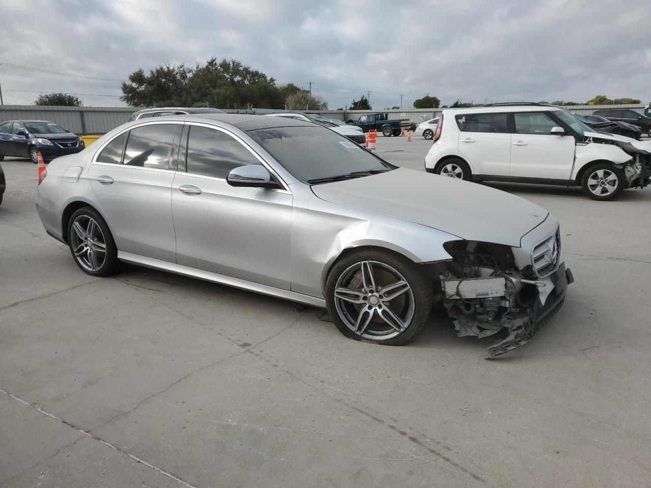 2017 Mercedes-Benz E 300 - Фото 4