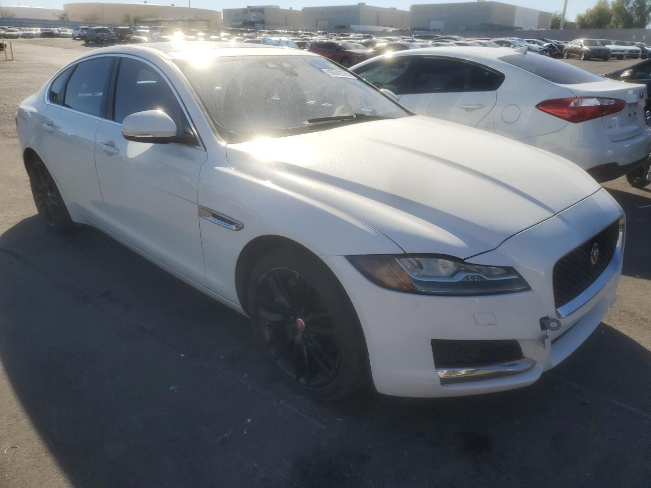 2016 Jaguar Xf Prestige - Image 4