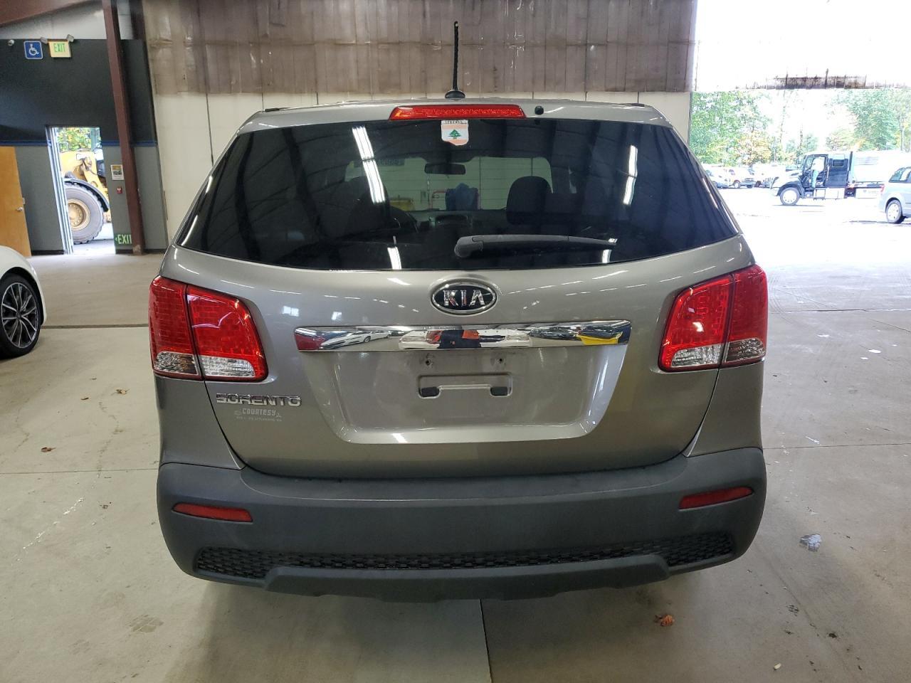 2011 Kia Sorento Base - Фото 6