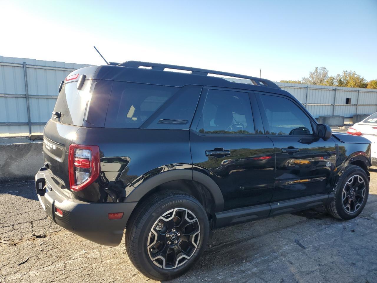 2025 Ford Bronco Sport Outer Banks - Фото 3