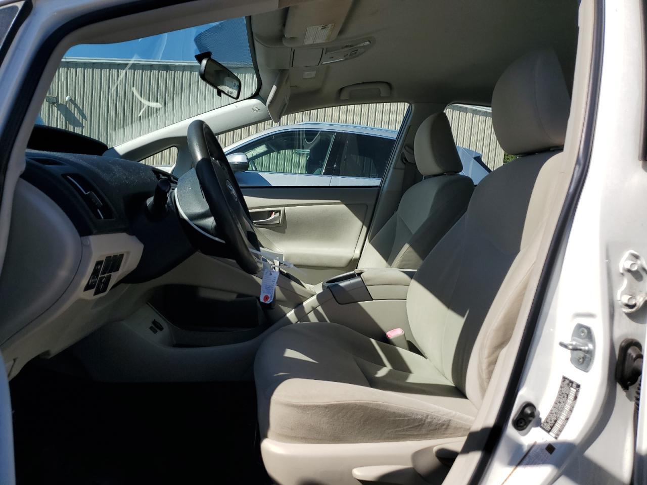2012 Toyota Prius - Image 7