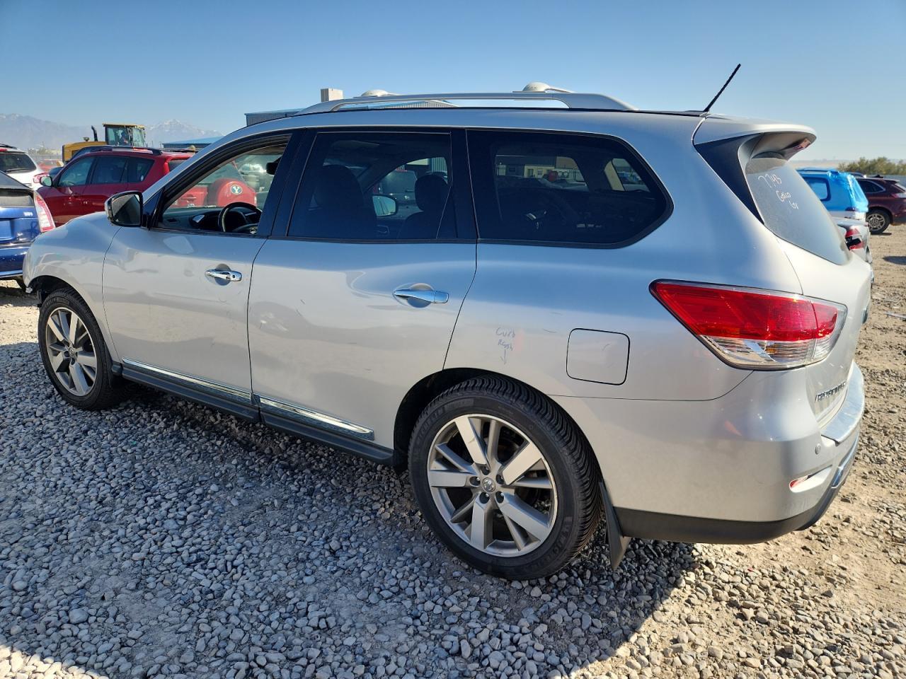 2016 Nissan Pathfinder S - Фото 2