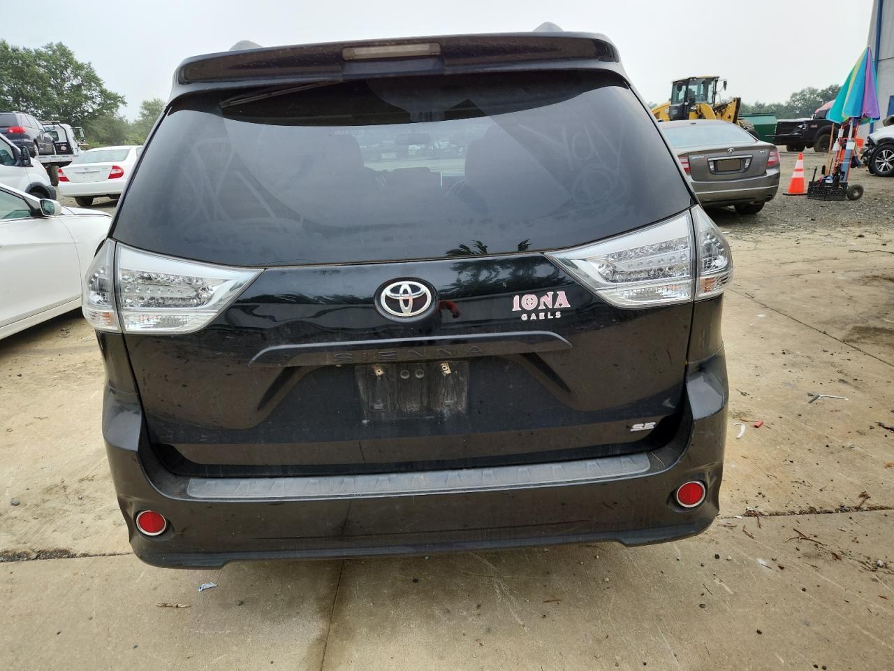 2015 Toyota Sienna Sport - Image 6