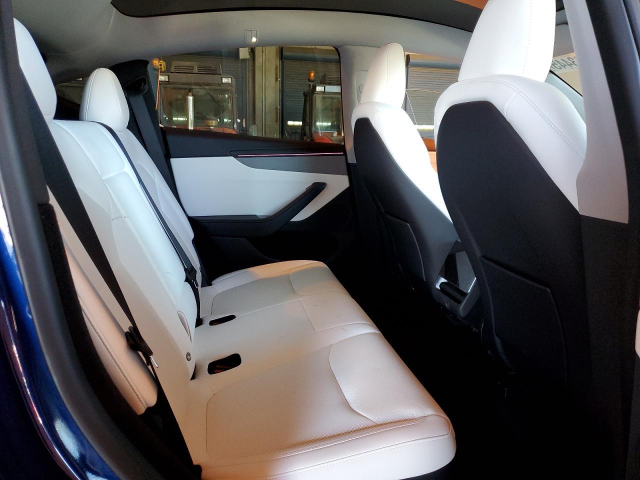 2026 Tesla Model Y - Фото 7