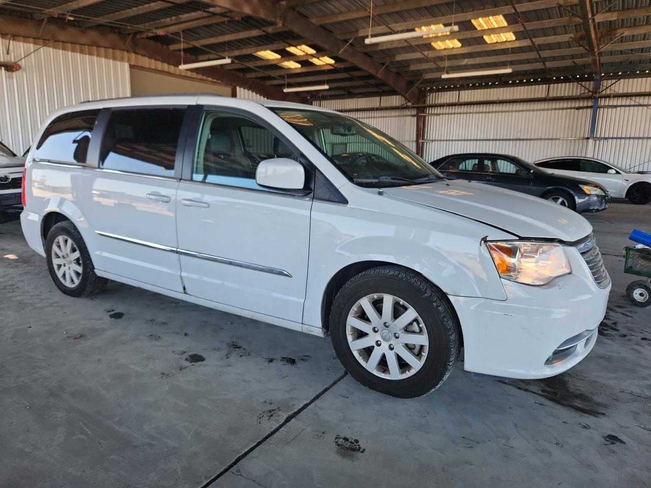 2016 Chrysler Town & Country Touring - Фото 4