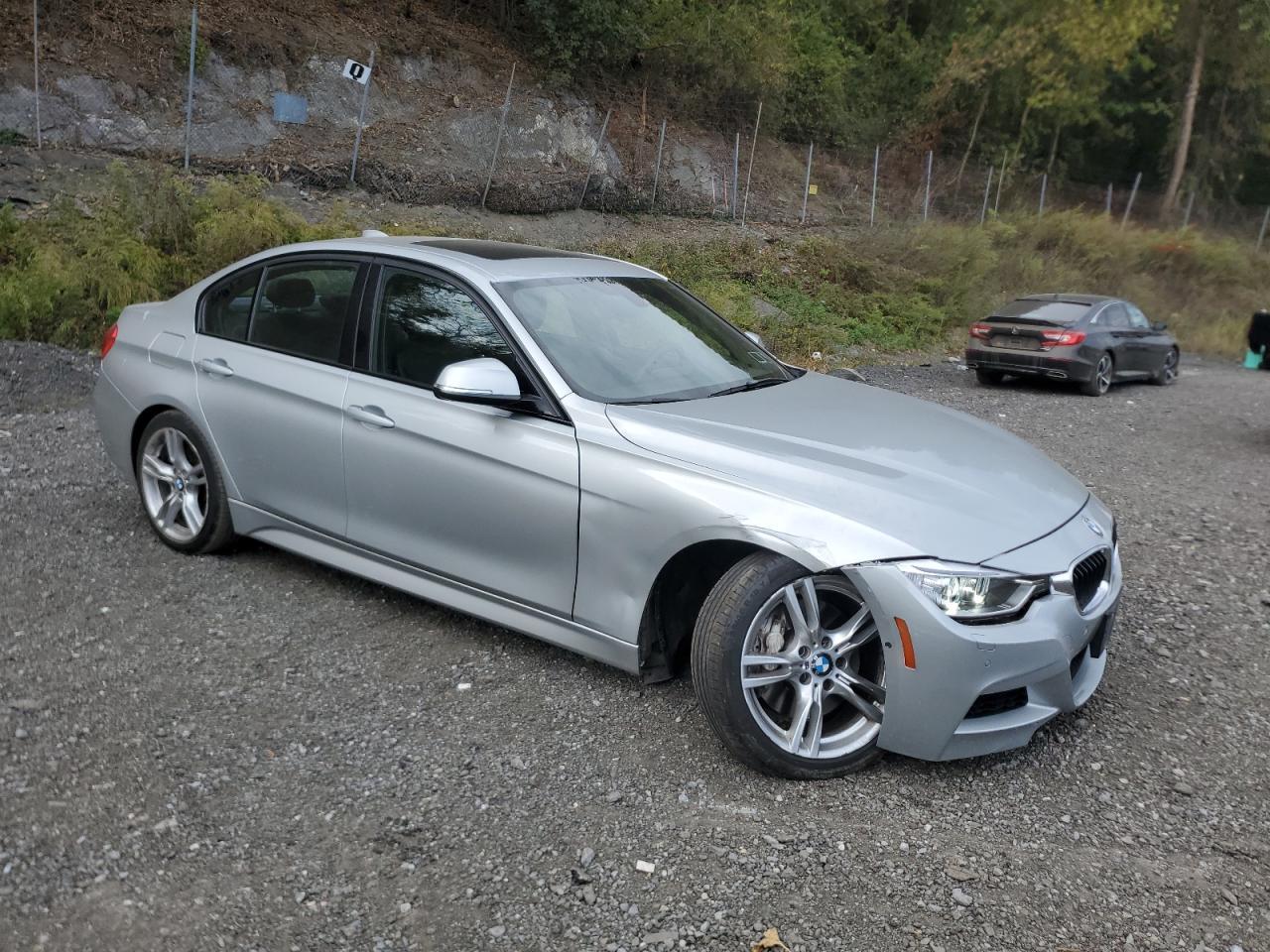 2013 BMW 335 Xi - Image 4