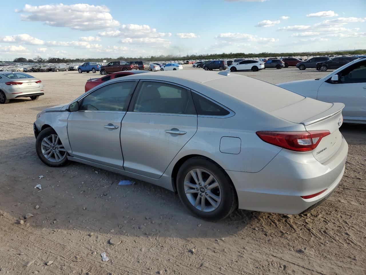 2016 Hyundai Sonata Se - Фото 2