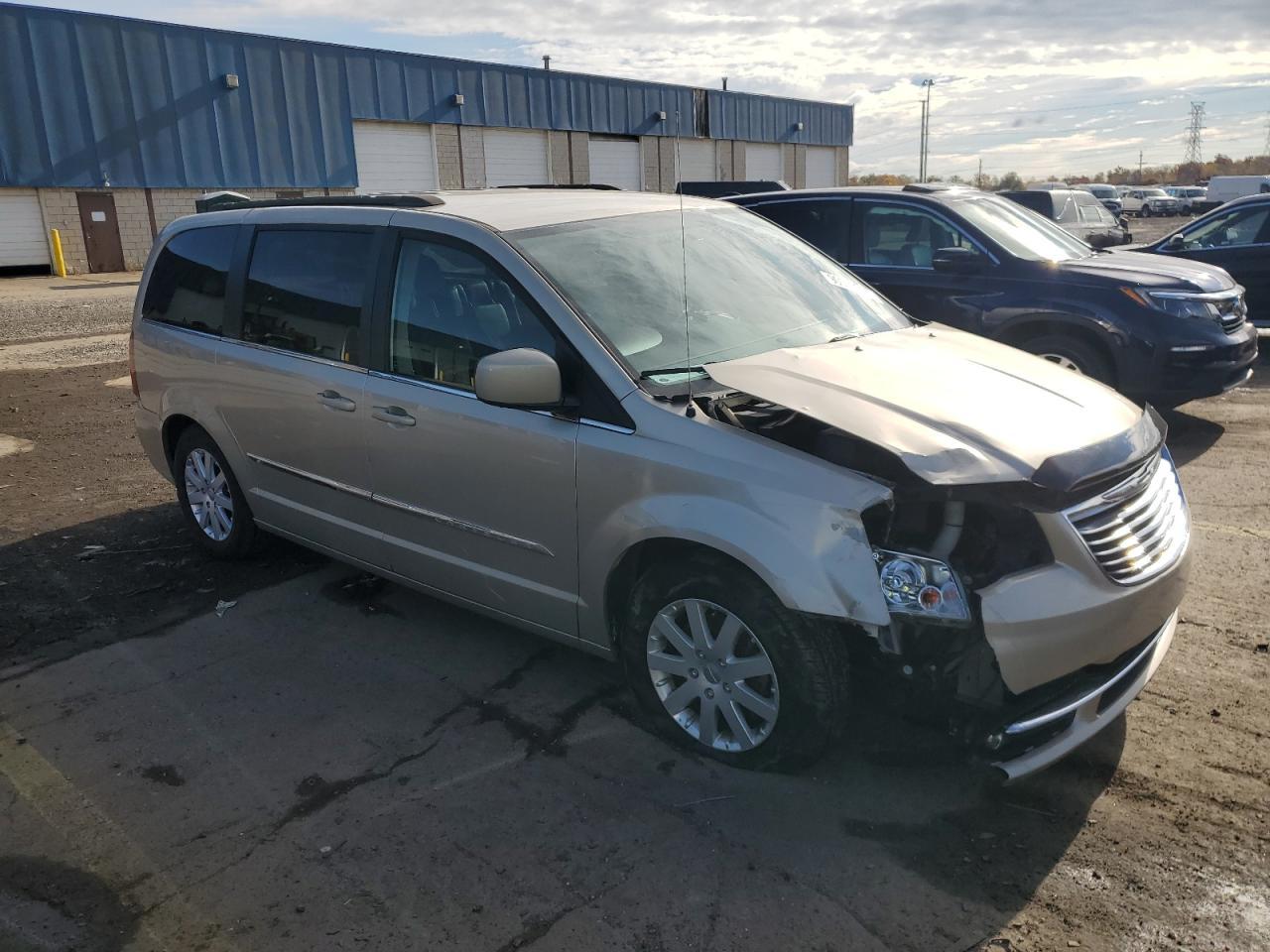 2015 Chrysler Town & Country Touring - Image 4