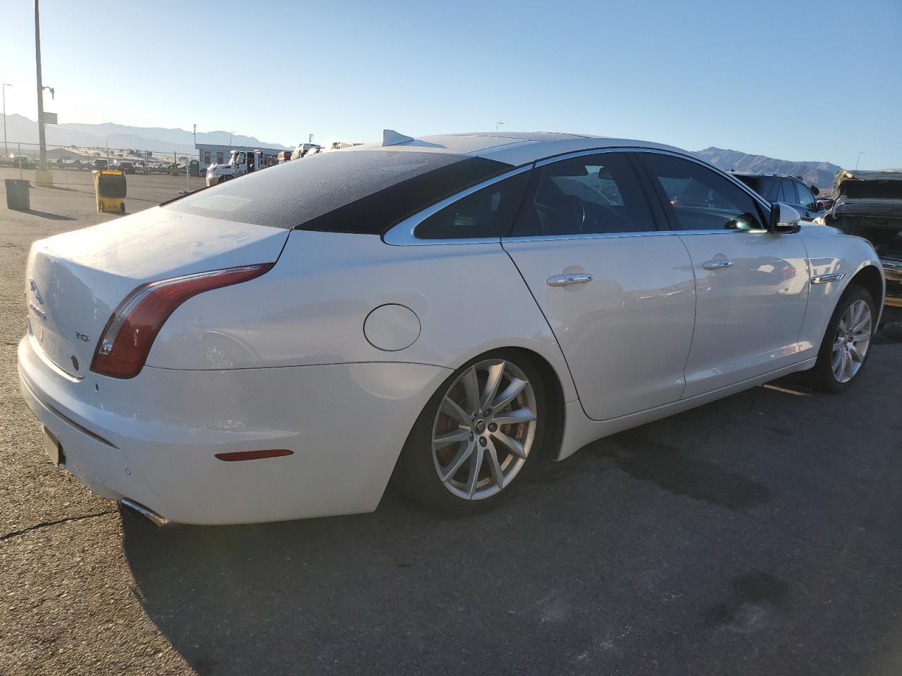 2013 Jaguar Xj - Image 3
