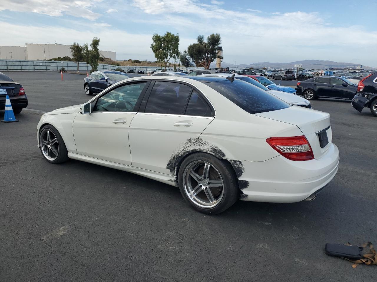 2010 Mercedes Benz C-Class C300 - Image 2