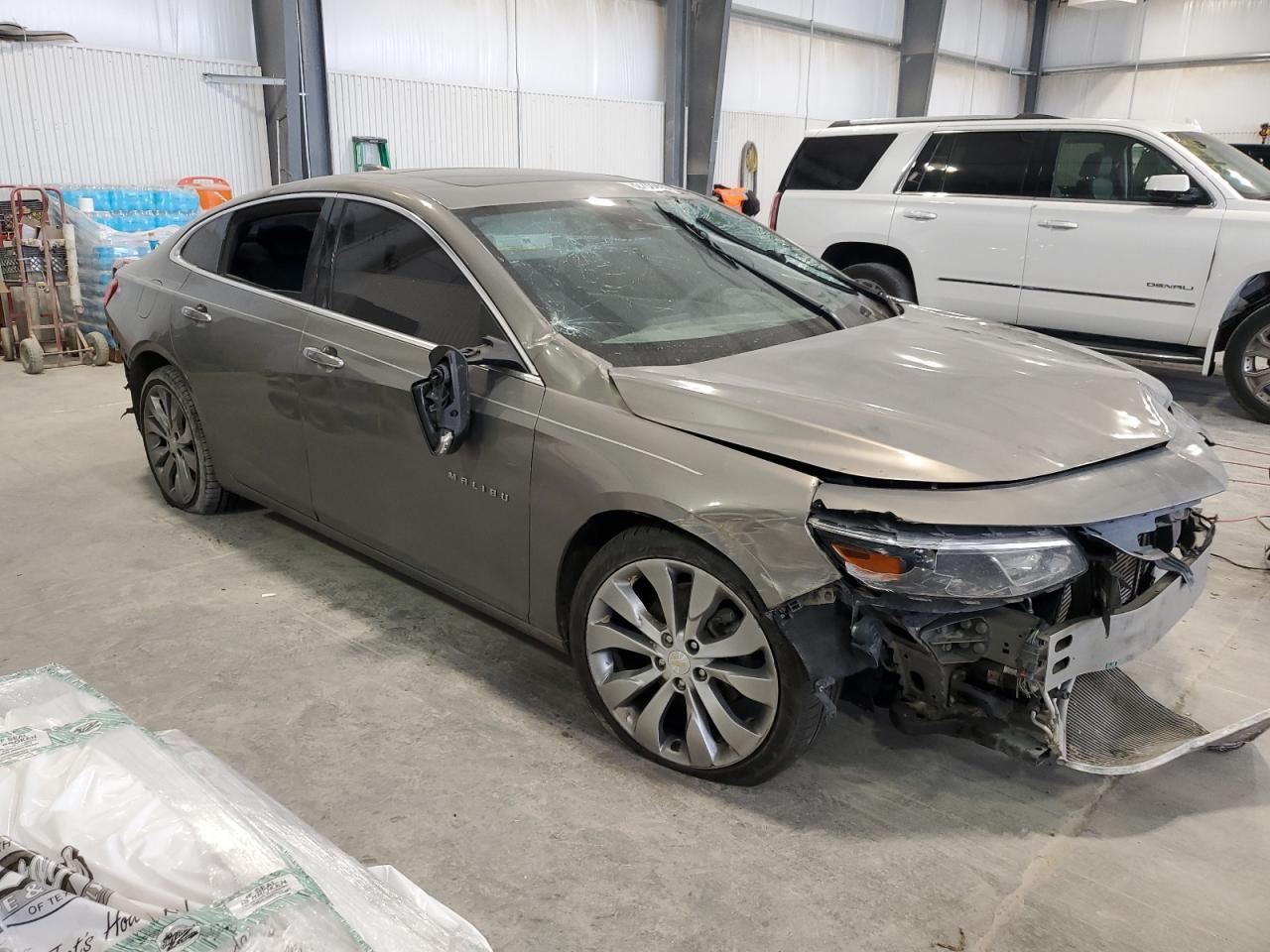 2017 Chevrolet Malibu Premier - Image 4