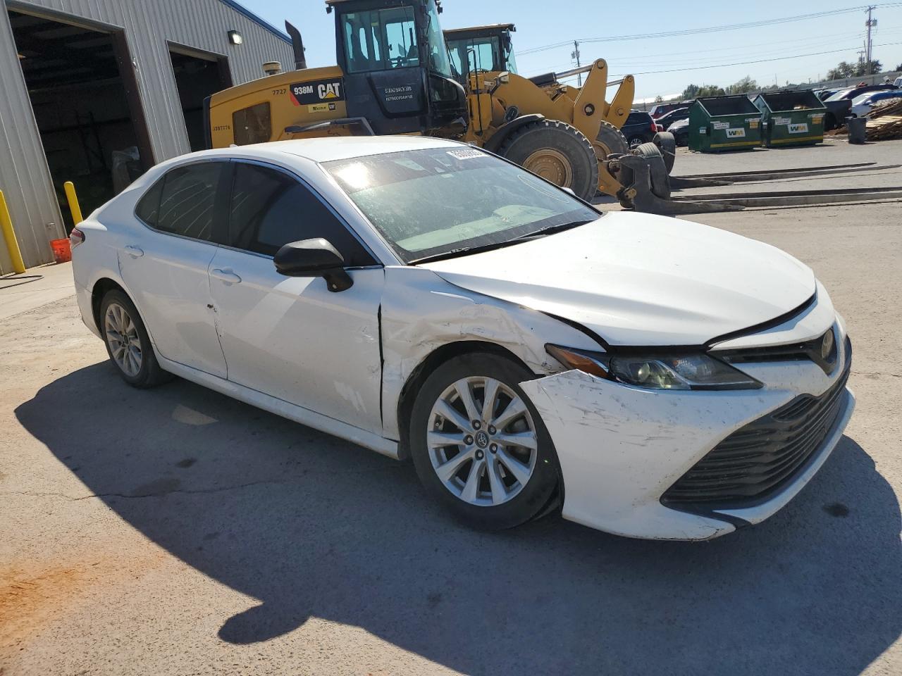 2020 Toyota Camry Le - Фото 4