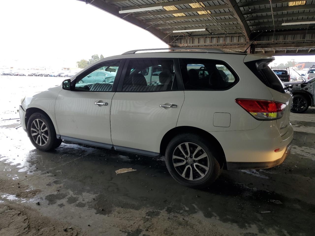 2013 Nissan Pathfinder S - Image 2