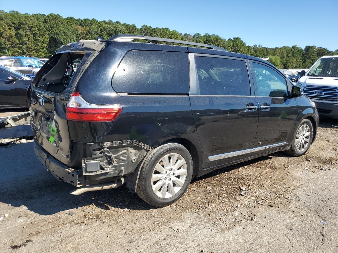 2015 Toyota Sienna Xle - Image 3