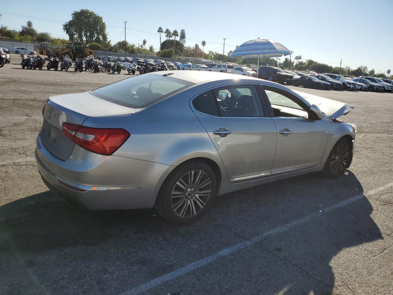 2014 Kia Cadenza Premium - Image 3