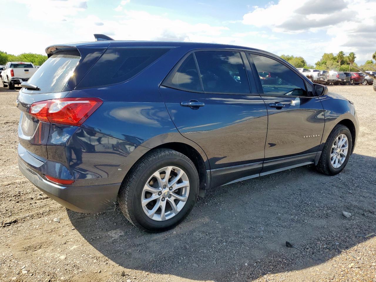 2018 Chevrolet Equinox Ls - Фото 3