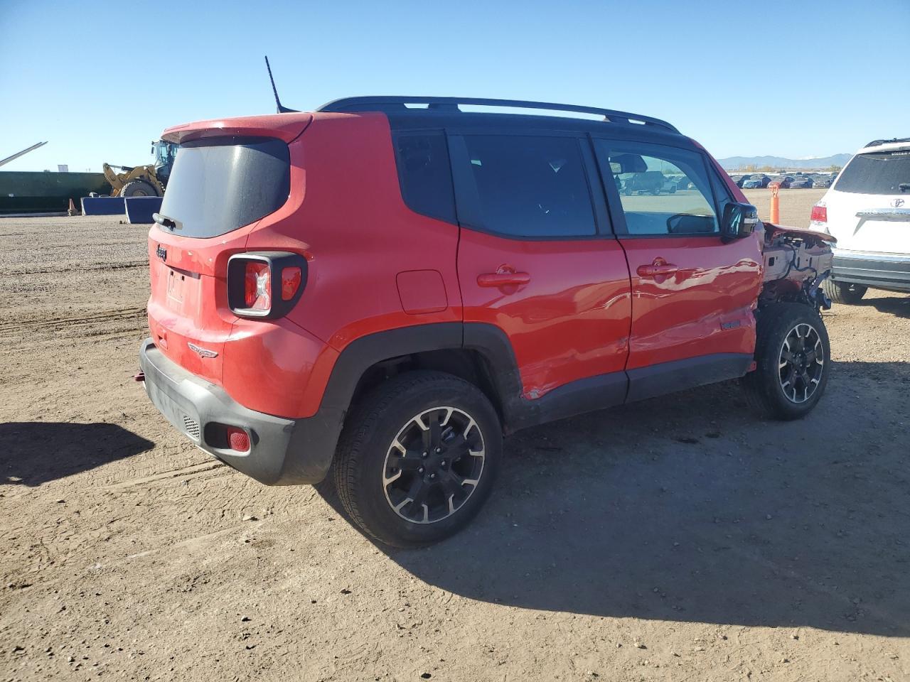 2023 Jeep Renegade Trailhawk - Фото 3