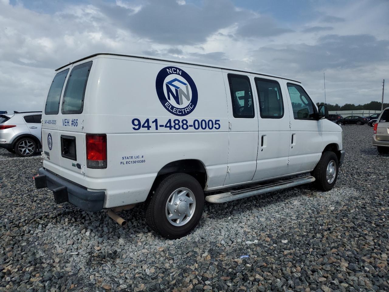 2014 Ford Econoline E250 Van - Фото 3