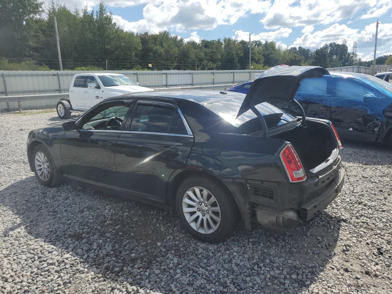 2014 Chrysler 300 - Фото 2