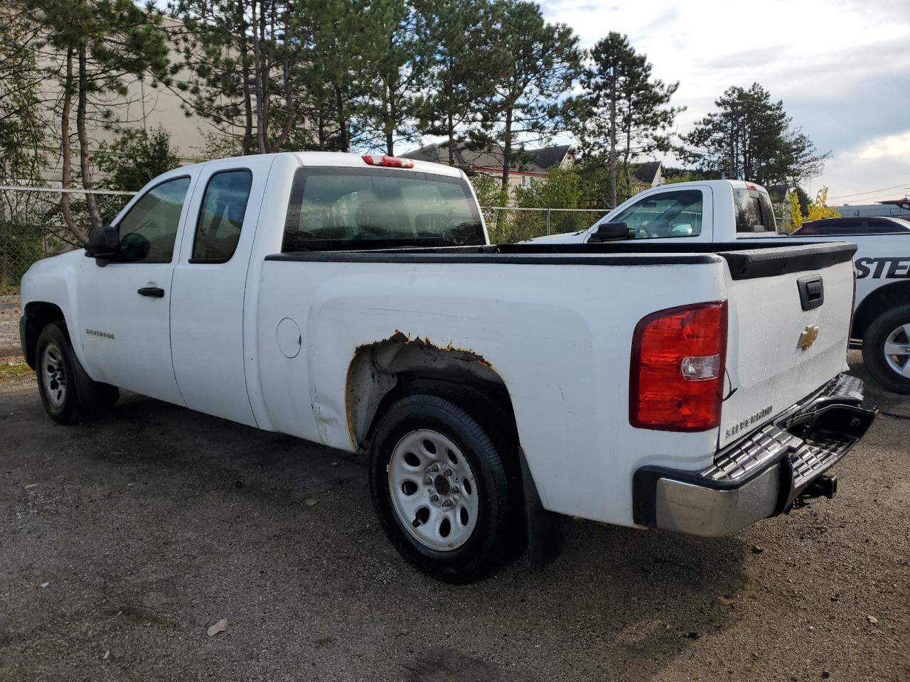 2011 Chevrolet Silverado C1500 - Image 2
